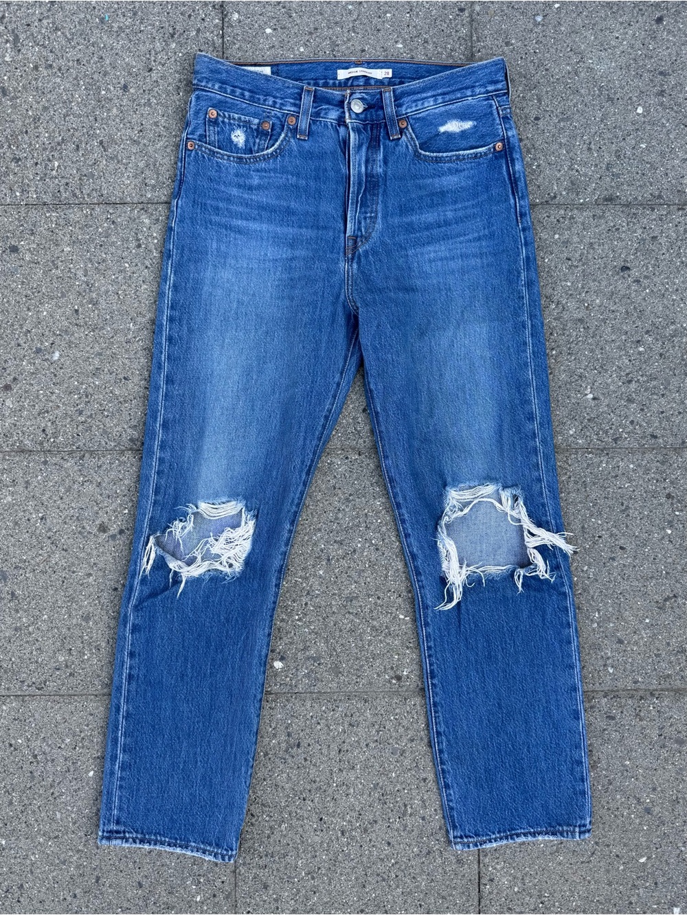 Levi’s Premium Wedgie Straight Jeans • Sz 28